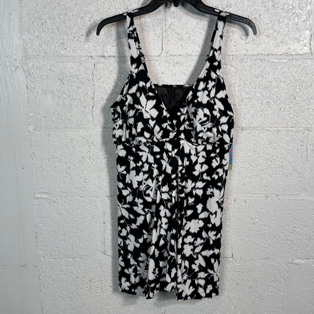 Swim Solutions Women's Plus Flyaway Swimdress, Black/White 18W MSRP $119